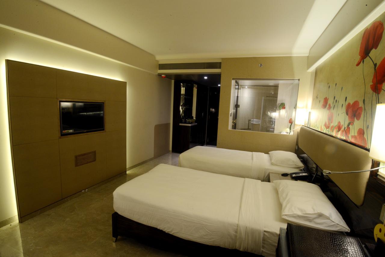 Sai Palace Grand, Malad Mumbai Dış mekan fotoğraf
