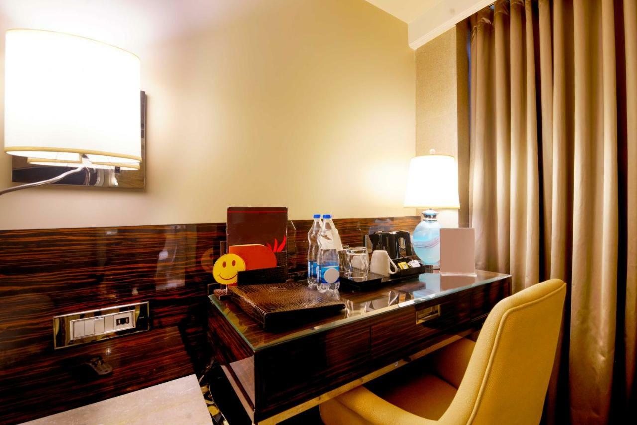 Sai Palace Grand, Malad Mumbai Dış mekan fotoğraf