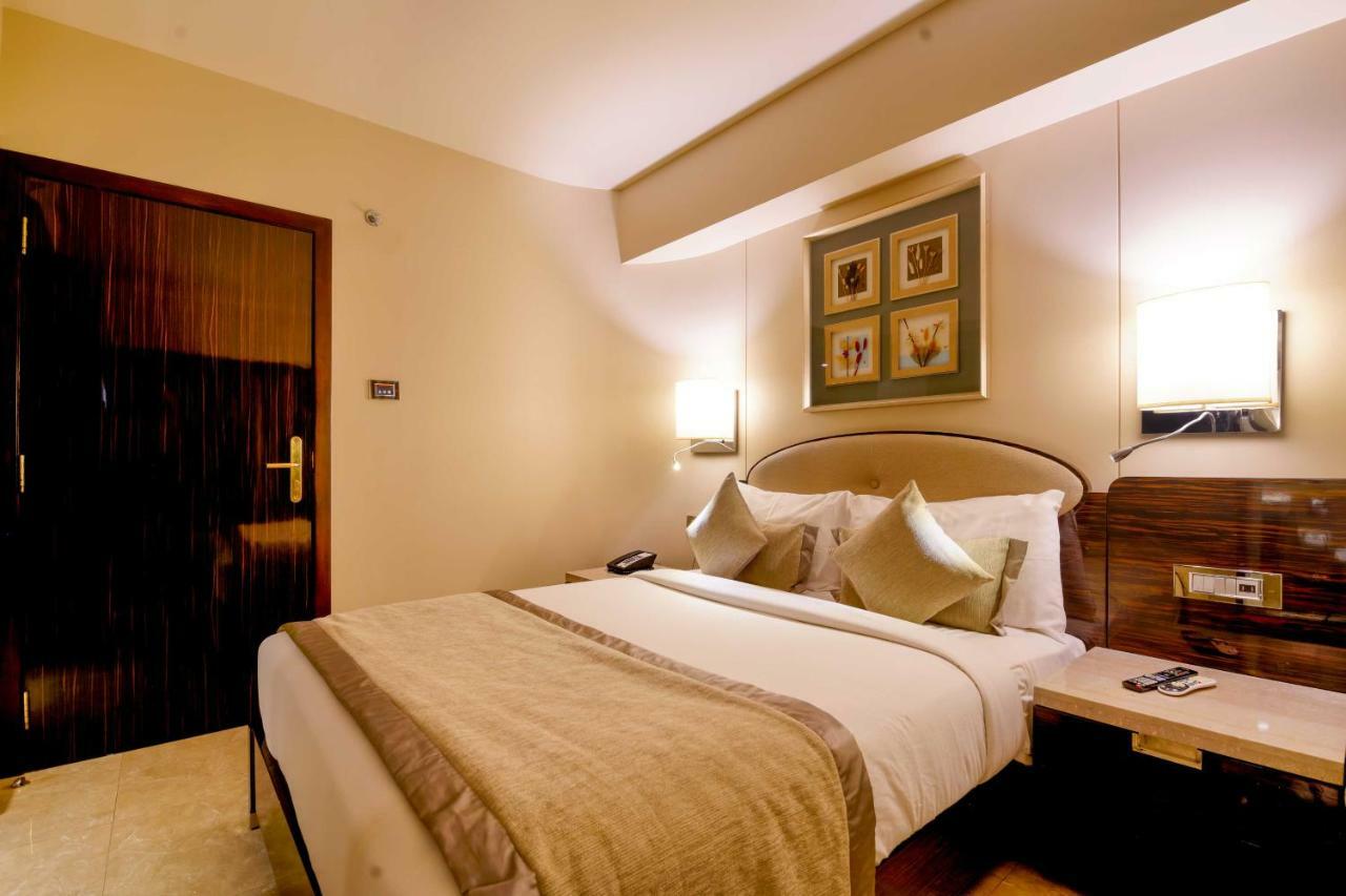 Sai Palace Grand, Malad Mumbai Dış mekan fotoğraf